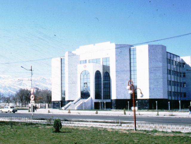 Ashgabat29bankcroppedSMALL.jpg Ashgabat29bankcroppedSMALL.jpg